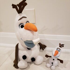 Disney's Frozen Olaf large plush and plush keychain
